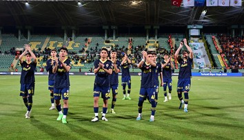 Je čas, aby sa turecký futbal zresetoval. Fenerbahce nasadilo na šláger dorastencov, duel trval tri minúty