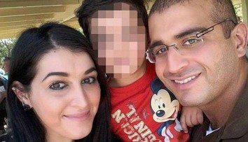 Žena strelca z gay klubu vedela, že plánuje masaker. Zrejme ju obvinia