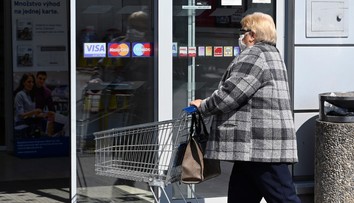 Zrušia sa otváracie hodiny pre seniorov? Reťazce by zmenu privítali