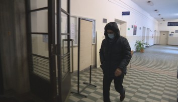 Zlodejovi z Kňažkovej vily dali dolu monitorovací náramok. Po rozhodnutí mu do reči nebolo