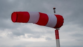 Veľkonočný pondelok plný výstrah. SHMÚ varuje pred veľmi silným vetrom