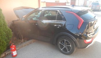 Rozbil čelné sklo, zlomil blatník, poškodil motor. V Dunajskej Lužnej šoféroval 11-ročný chlapec