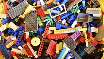 Mladý David vyrába umelé končatiny z lega. Dokáže s nimi cvičiť aj dvíhať predmety