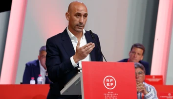VIDEO: Telenovela pokračuje. Rubiales poslal FIFA video z autobusu, chce tak svoj bozk ospravedlniť