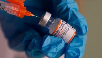 Pfizer a BioNTech spustili klinickú štúdiu vakcíny proti omikronu