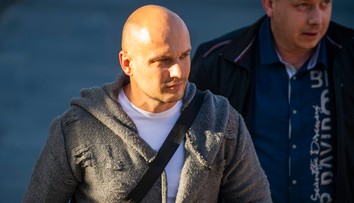 Kedysi pózoval na fotke s Bödörom. Exfunkcionár NAKA bol na výsluchu pre lustrácie