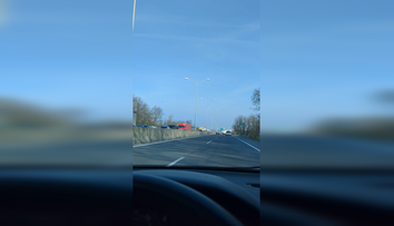 Pred tunelom Sitina sa zrazilo viacero áut. Úsek je už prejazdný, ale ešte sa tu zdržíte