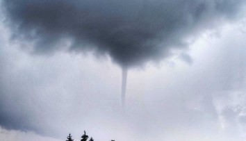 FOTO: Prešovčan zachytil dychberúci okamih. Nemal ďaleko od tornáda