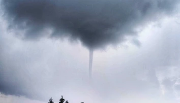 FOTO: Prešovčan zachytil dychberúci okamih. Nemal ďaleko od tornáda