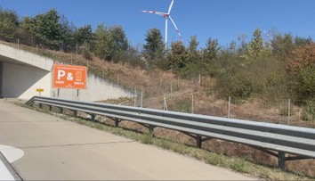 Mobily pri šoférovaní môžu za množstvo nehôd. Naši susedia prišli s dôležitým krokom