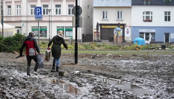Povodeň vyhnala do ulíc grázlov. Český kraj rieši prvé prípady rabovania