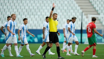 VIDEO: Nepokoje v úvode OH. Marockí fanúšikovia vtrhli na trávnik a duel sa dohrával po dvoch hodinách
