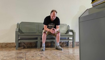 Vodiča, ktorý vrazil autom do ľudí na gulášovej párty, poslal sudca do väzby. Svoj čin vraj ľutuje