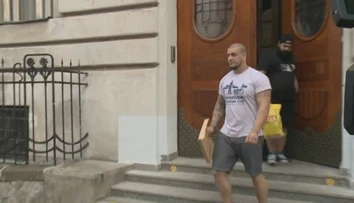Sudca neposlal trojicu obvinených z extrémistickej trestnej činnosti do väzby