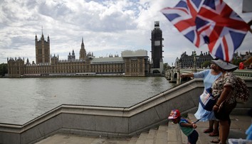 Muž, ktorý nechal tajné spisy na zastávke, mal byť britským vyslancom pri NATO