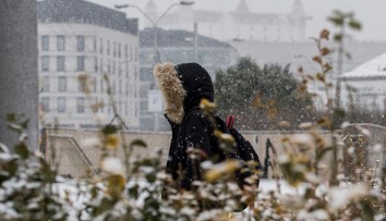 Západ Slovenska zasypal sneh. Meteorológovia ale upozorňujú, že už o pár hodín príde zmena