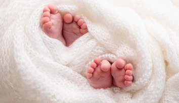 Lekári im dávali iba minimálnu šancu na prežitie. Zázračné dvojčatá oslávia prvé narodeniny