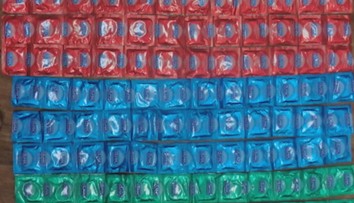 Colníci našli falošné kondómy. Ak prídu z Ázie, našim mužom mužom môžu byť malé