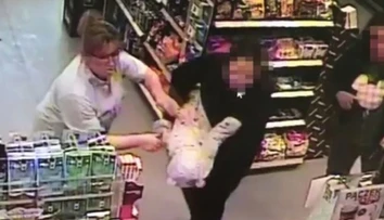 Hrdinský čin v poľskom Gdaňsku: Dusiace sa bábätko ratovala zamestnankyňa benzínky