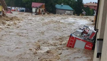 VIDEO: V Poľsku sa pretrhla už druhá priehrada. Mestečko je pod vodou