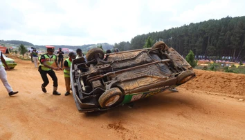 Tragédia na automobilových pretekoch. Auto vrazilo do davu, zahynulo sedem ľudí