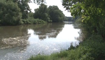 Nešťastie na Hrone. Pod hladinou zmizol muž, stále po ňom pátrajú