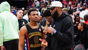 Historický moment v NBA: Lakers draftovali Bronnyho Jamesa, prvýkrát si môže otec zahrať so synom