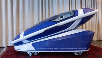 Američanka zomrela v samovražednej kapsule. Švajčiarska polícia zadržala niekoľko ľudí