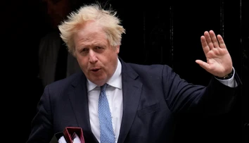 Johnson úmyselne zavádzal poslancov o lockdownových večierkoch. Vyšetrovanie trvalo vyše roka