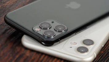Na Slovensku sa vo veľkom predávali falošné výrobky značky Apple. Colníci zaistili vyše 15-tisíc falzifikátov