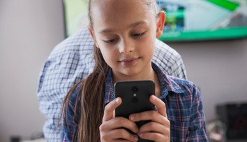 Prieskum: Slováci povedali, ako si predstavujú zákaz mobilov na školách