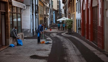Tisíce ľudí na ostrove La Palma sú v lockdowne pre sopečnú aktivitu