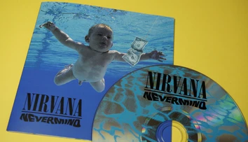 Súd zamietol žalobu muža, ktorý ako batoľa pózoval na albume Nirvany