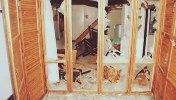 FOTO: Mestskú chatu v Novej Bani zničili vandali. Zdemolovali všetko, čo im stálo v ceste