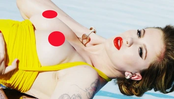 Sexy po mame! Dcéra Kim Basinger pózovala úplne nahá