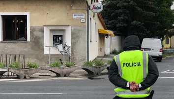 V Borskom Mikuláši odpálili bankomat a vzali ho so sebou