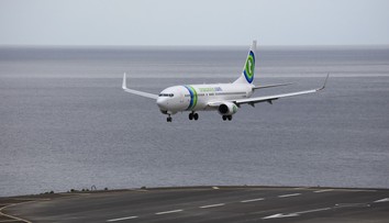 VIDEO: Dramatické pristátie na letisku pomenovanom po Ronaldovi. Pilot predviedol v silnom vetre divoké manévre