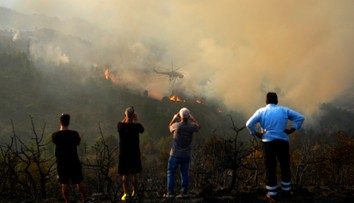 Lesný požiar na gréckom Peloponéze má dve obete