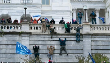 Zverejnili záverečnú správu o vyšetrovaní útoku na Kapitol, Trumpa nepoteší