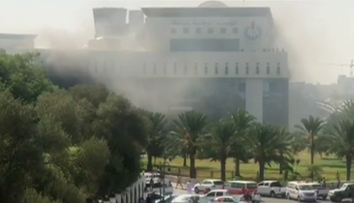 Samovražedný atentátnik, výbuchy a streľba. Na sídlo ropnej spoločnosti zaútočili ozbrojenci