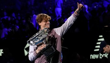 Lyže vymenil za raketu, ukončil talianske polstoročie čakania na titul. Sinner po triumfe ďakoval rodičom