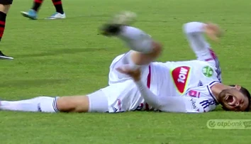 VIDEO: Trápne divadlo v Maďarsku. Zo srbského futbalistu sa smeje celý svet