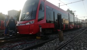 Na bratislavskom nábreží sa zrazili dve električky, spôsobil ju ľudský faktor