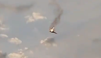VIDEO: Na juhozápade Ruska sa zrútil bombardér. Ukrajina tvrdí, že ho zostrelila
