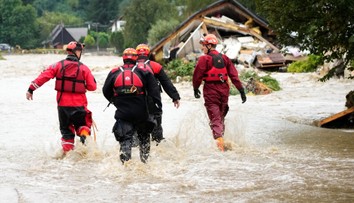 Rekordné množstvo zásahov českých hasičov počas povodní. Osem osôb je stále nezvestných