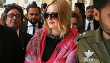 Pašeráčka Tereza (25) je na tajnom mieste. Otec jej poslal peniaze na letenku