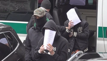 Platili falošnými bankovkami, o pár dní už stáli pred sudcom. Dvaja z obvinených nie sú ani plnoletí