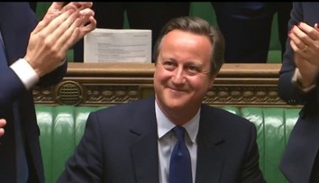 Britský premiér David Cameron sa rozlúčil s parlamentom, zobral to s humorom