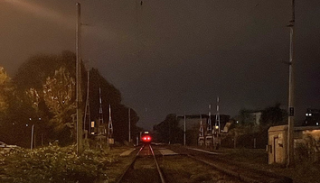 V Petržalke neprežil muž zrážku s vlakom. Údajne sa po koľajniciach pohyboval po štyroch
