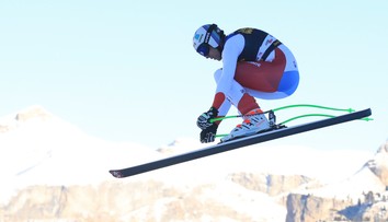 Marc Gisin si pri hororovom páde v zjazde zlomil rebrá a poškodil pľúca